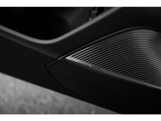 Audi Q8 55 TFSI e quattro Pro Line S | Luchtvering | B&O Advanced 3D | HUD | Panoramadak | Trekhaak | 23" | ActivLease financial lease