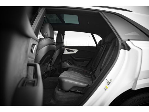 Audi Q8 55 TFSI e quattro Pro Line S | Luchtvering | B&O Advanced 3D | HUD | Panoramadak | Trekhaak | 23" | ActivLease financial lease
