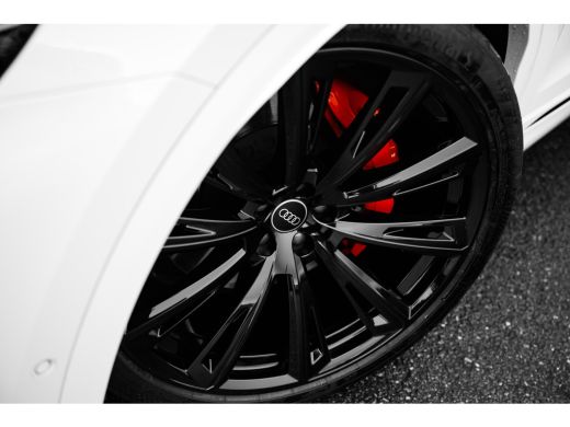 Audi Q8 55 TFSI e quattro Pro Line S | Luchtvering | B&O Advanced 3D | HUD | Panoramadak | Trekhaak | 23" | ActivLease financial lease