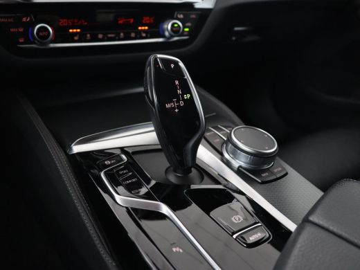 BMW 5 Serie 520i M Sport | Leder | Stoelverwarming | Carplay | 19'' | Sportstoelen | Live Cockpit | Navigatie... ActivLease financial lease
