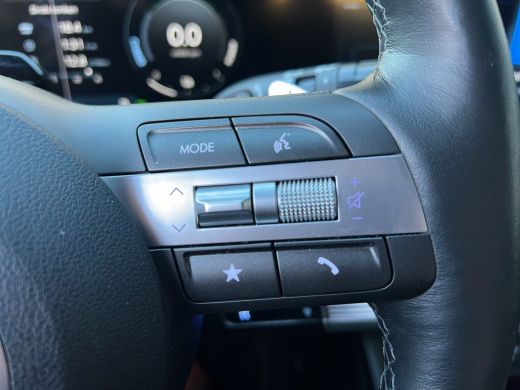 Hyundai Kona 1.6 141pk GDI HEV Premium | Premium audio | 360 camera | Bestuurdersstoel met geheugen | Adaptive... ActivLease financial lease