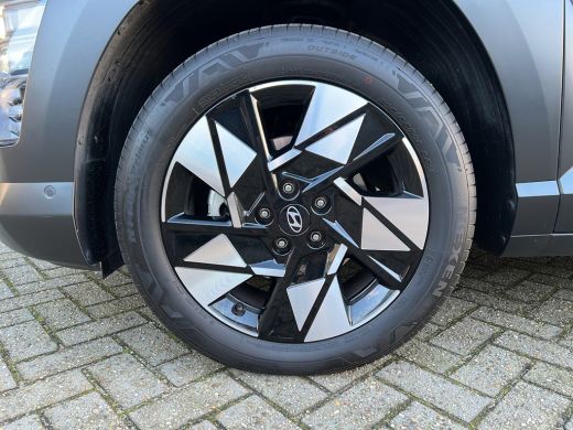 Hyundai Kona 1.6 141pk GDI HEV Premium | Premium audio | 360 camera | Bestuurdersstoel met geheugen | Adaptive... ActivLease financial lease