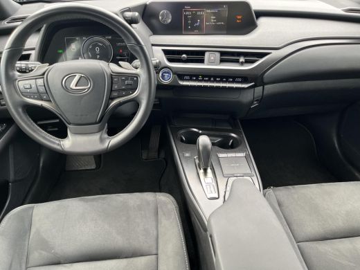 Lexus UX 300e Business 54 kWh | Carplay | Electr. bestuurdersstoel | Parkeercamera | Adaptive cruise contr... ActivLease financial lease