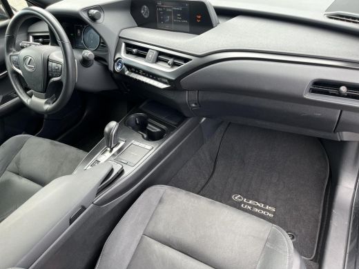 Lexus UX 300e Business 54 kWh | Carplay | Electr. bestuurdersstoel | Parkeercamera | Adaptive cruise contr... ActivLease financial lease