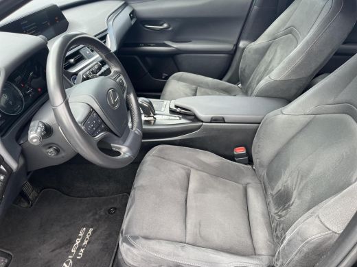 Lexus UX 300e Business 54 kWh | Carplay | Electr. bestuurdersstoel | Parkeercamera | Adaptive cruise contr... ActivLease financial lease