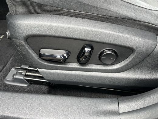 Lexus UX 300e Business 54 kWh | Carplay | Electr. bestuurdersstoel | Parkeercamera | Adaptive cruise contr... ActivLease financial lease