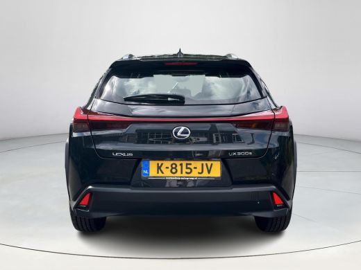 Lexus UX 300e Business 54 kWh | Carplay | Electr. bestuurdersstoel | Parkeercamera | Adaptive cruise contr... ActivLease financial lease