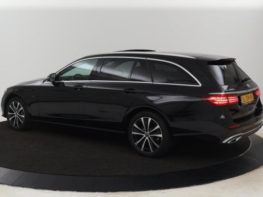 Mercedes-Benz E-Klasse 300e Avantgarde | Panoramadak | Adaptive cruise | Stoelverwarming | Carplay | Camera | Sfeerverli... ActivLease financial lease