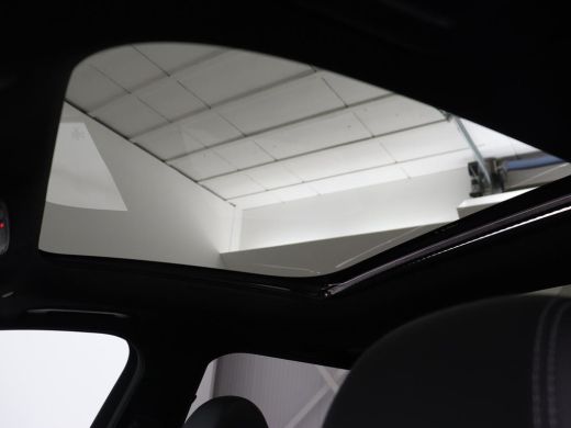 Mercedes-Benz E-Klasse 300e Avantgarde | Panoramadak | Adaptive cruise | Stoelverwarming | Carplay | Camera | Sfeerverli... ActivLease financial lease