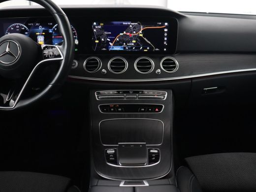 Mercedes-Benz E-Klasse 300e Avantgarde | Panoramadak | Adaptive cruise | Stoelverwarming | Carplay | Camera | Sfeerverli... ActivLease financial lease