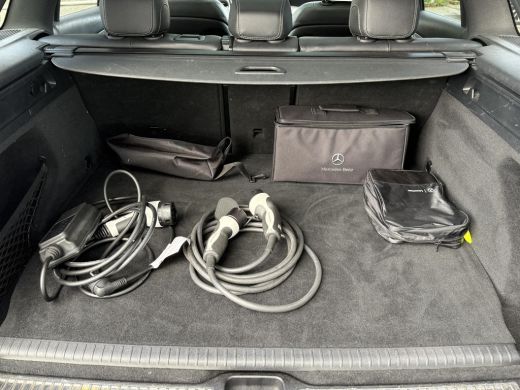 Mercedes-Benz GLC 300e 4MATIC AMG | Navi | Panorama | Trekhaak | Burmester | ActivLease financial lease