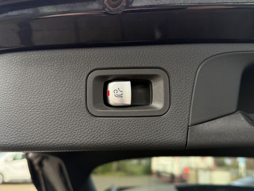 Mercedes-Benz GLC 300e 4MATIC AMG | Navi | Panorama | Trekhaak | Burmester | ActivLease financial lease