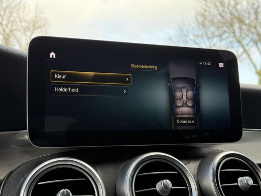 Mercedes-Benz GLC 300e 4MATIC AMG | Navi | Panorama | Trekhaak | Burmester | ActivLease financial lease