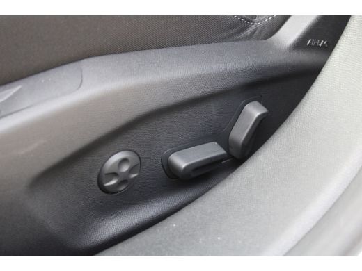 Opel Astra 1.2 Turbo Hybrid Ultimate | Automaat | Navigatie | Camera | LED Koplampen | 18 Inch lichtmetaal |... ActivLease financial lease