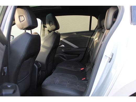 Opel Astra 1.2 Turbo Hybrid Ultimate | Automaat | Navigatie | Camera | LED Koplampen | 18 Inch lichtmetaal |... ActivLease financial lease