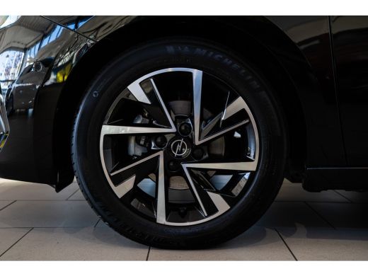 Opel Corsa 1.2 GS | Navigatie | Camera | Parkeersensoren | Climate Controle | Dodehoekbewaking | ActivLease financial lease