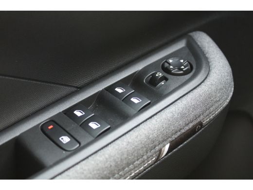 Opel Frontera 1.2 Turbo Hybrid GS | Automaat | Navigatie | Camera | Stoelverwarming | Stuurverwarming | Mild Hy... ActivLease financial lease