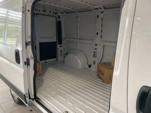 Opel Movano 2.2D 120 S&S L2H1 3.0t | Camera | Trekhaak | Parkeersensoren voor + achter | Cruise control | ActivLease financial lease