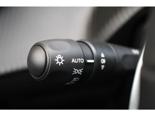 Peugeot 2008 1.2 Hybrid 136 Allure | Climate | Cruise | DAB | PDC V+A | Carplay | Climate | Cruise | DAB | PDC... ActivLease financial lease