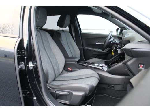 Peugeot 2008 1.2 Hybrid 136 Allure | Climate | Cruise | DAB | PDC V+A | Carplay | Climate | Cruise | DAB | PDC... ActivLease financial lease