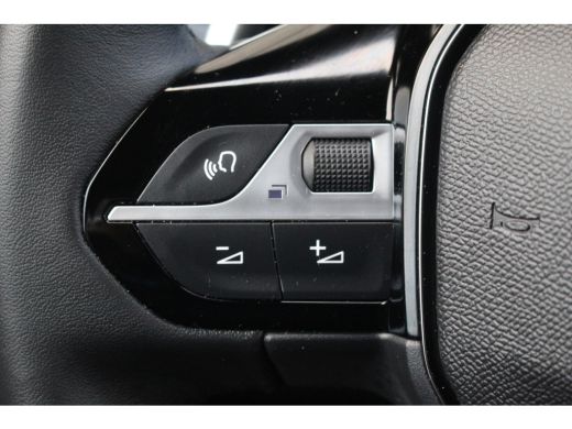 Peugeot 2008 1.2 Hybrid 136 Allure | Climate | Cruise | DAB | PDC V+A | Carplay | Climate | Cruise | DAB | PDC... ActivLease financial lease