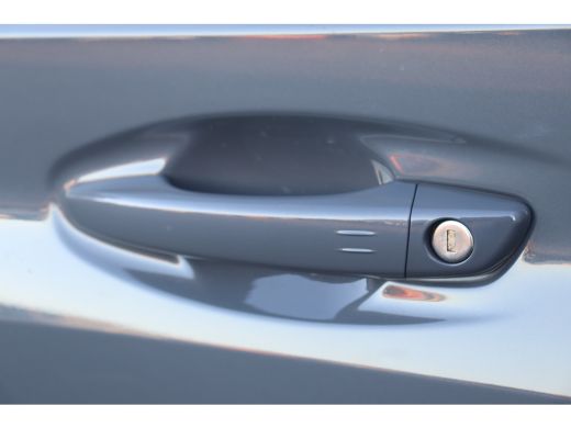 Peugeot 208 HYBRID 100PK GT PACK AUTOMAAT / NAVI / LEDER / CLIMA / PDC / 17" LMV / CAMERA / KEYLESS / PANO. D... ActivLease financial lease