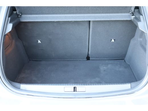 Peugeot 208 HYBRID 100PK GT PACK AUTOMAAT / NAVI / LEDER / CLIMA / PDC / 17" LMV / CAMERA / KEYLESS / PANO. D... ActivLease financial lease