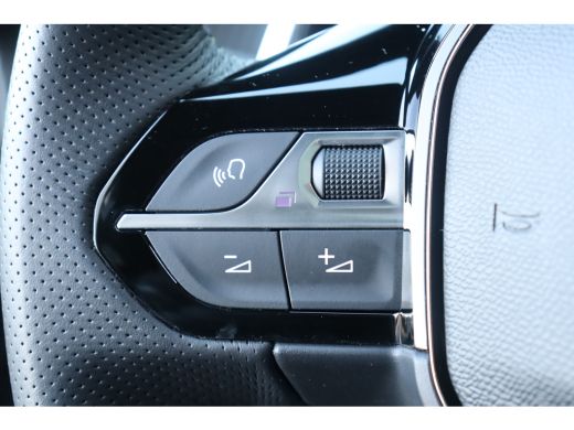 Peugeot 208 HYBRID 100PK GT PACK AUTOMAAT / NAVI / LEDER / CLIMA / PDC / 17" LMV / CAMERA / KEYLESS / PANO. D... ActivLease financial lease