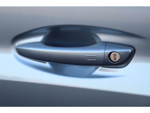 Peugeot e-208 EV 136PK ALLURE PREMIÈRE AUTOMAAT / NAVI / LEDER / CLIMA / PDC / 16" LMV / CAMERA / CRUISECONTROL... ActivLease financial lease