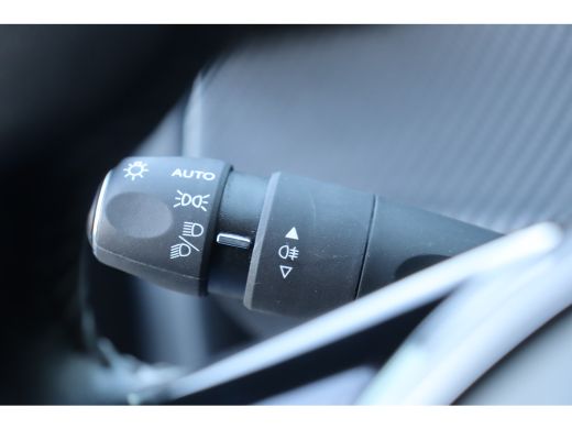 Peugeot e-208 EV 136PK ALLURE PREMIÈRE AUTOMAAT / NAVI / LEDER / CLIMA / PDC / 16" LMV / CAMERA / CRUISECONTROL... ActivLease financial lease