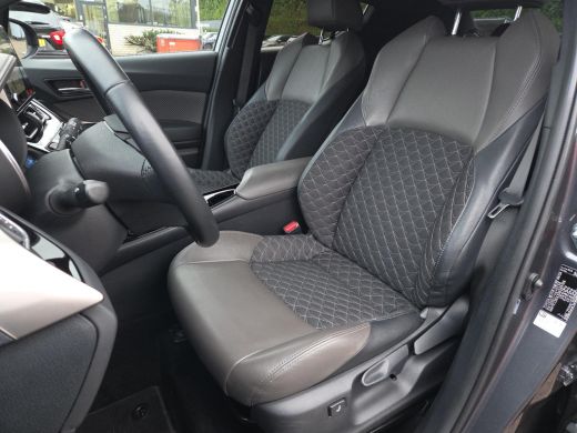 Toyota C-HR 1.8 Hybrid Executive | Apple CarPlay | Stoel/Stuur/Ruit verwarming | Rijklaarprijs incl. garantie | ActivLease financial lease