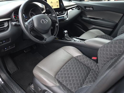 Toyota C-HR 1.8 Hybrid Executive | Apple CarPlay | Stoel/Stuur/Ruit verwarming | Rijklaarprijs incl. garantie | ActivLease financial lease
