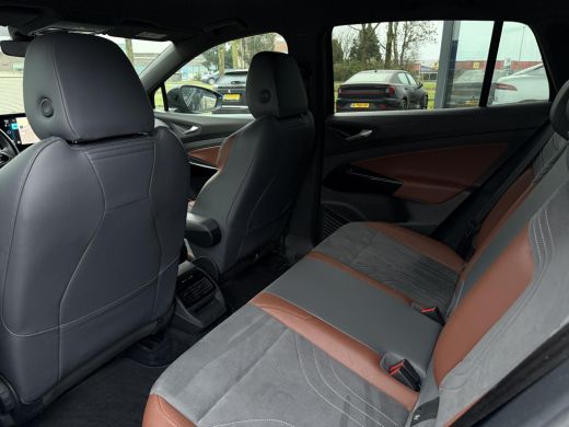 Volkswagen ID.4 Aut. First Edition 77kWh | Trekhaak | Navi | Camera | ActivLease financial lease