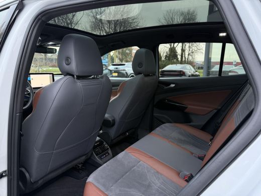 Volkswagen ID.4 First Max 77 kWh | Panorama | IQ-Light | 360 Camera | ActivLease financial lease