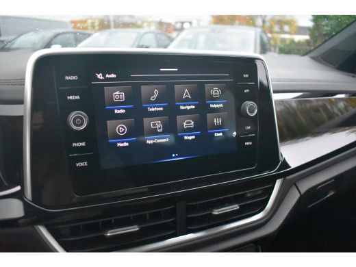 Volkswagen T-Roc 1.5 TSI 150PK R-line | TREKHAAK | STOELVERW. | CAMERA ACHTER | ADAPT. CRUISE | APP. CONNECT | AIR... ActivLease financial lease