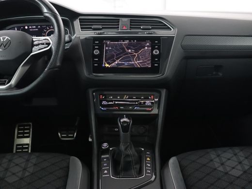 Volkswagen Tiguan 1.4 eHybrid R Line | Panoramadak | Trekhaak | Stoelverwarming | Camera | 20'' | Park Assist | Car... ActivLease financial lease