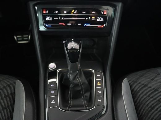 Volkswagen Tiguan 1.4 eHybrid R Line | Panoramadak | Trekhaak | Stoelverwarming | Camera | 20'' | Park Assist | Car... ActivLease financial lease