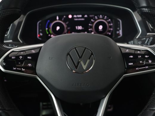Volkswagen Tiguan 1.4 eHybrid R Line | Panoramadak | Trekhaak | Stoelverwarming | Camera | 20'' | Park Assist | Car... ActivLease financial lease