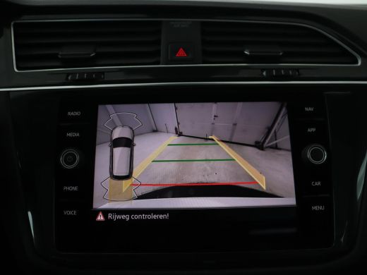 Volkswagen Tiguan 1.4 eHybrid R Line | Panoramadak | Trekhaak | Stoelverwarming | Camera | 20'' | Park Assist | Car... ActivLease financial lease