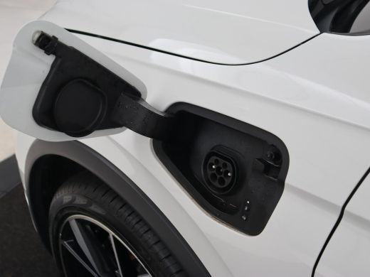 Volkswagen Tiguan 1.4 eHybrid R Line | Panoramadak | Trekhaak | Stoelverwarming | Camera | 20'' | Park Assist | Car... ActivLease financial lease