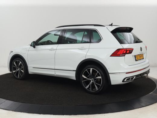 Volkswagen Tiguan 1.4 eHybrid R Line | Panoramadak | Trekhaak | Stoelverwarming | Camera | 20'' | Park Assist | Car... ActivLease financial lease
