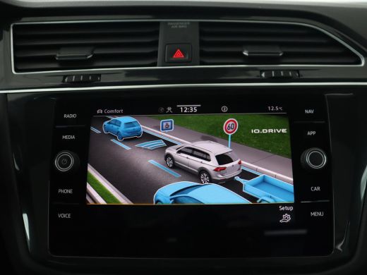 Volkswagen Tiguan 1.4 eHybrid R Line | Panoramadak | Trekhaak | Stoelverwarming | Camera | 20'' | Park Assist | Car... ActivLease financial lease