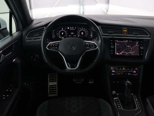 Volkswagen Tiguan 1.4 eHybrid R Line | Panoramadak | Trekhaak | Stoelverwarming | Camera | 20'' | Park Assist | Car... ActivLease financial lease