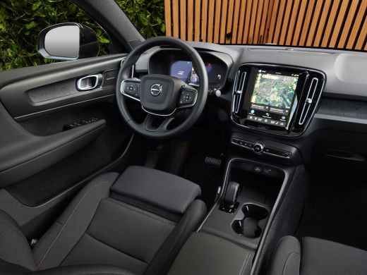 Volvo  EC40 300 kW Twin Motor AWD Plus Black Edition | Panoramadak | 360 Camera | Harman/Kardon | Pilot Assist ActivLease financial lease