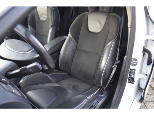 Volvo  V40 1.5 T3 Polar+ Sport Lage KM! | Crystal White! On Call ActivLease financial lease