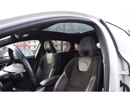 Volvo  V40 1.5 T3 Polar+ Sport Lage KM! | Crystal White! On Call ActivLease financial lease