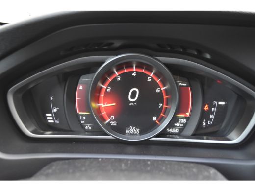 Volvo  V40 1.5 T3 Polar+ Sport Lage KM! | Crystal White! On Call ActivLease financial lease