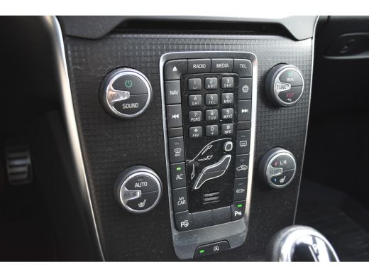 Volvo  V40 1.5 T3 Polar+ Sport Lage KM! | Crystal White! On Call ActivLease financial lease