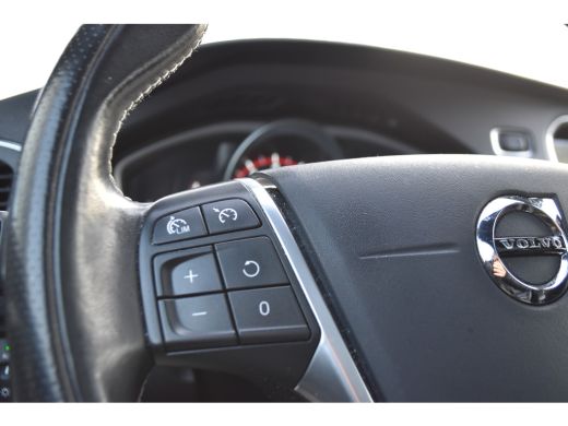 Volvo  V40 1.5 T3 Polar+ Sport Lage KM! | Crystal White! On Call ActivLease financial lease