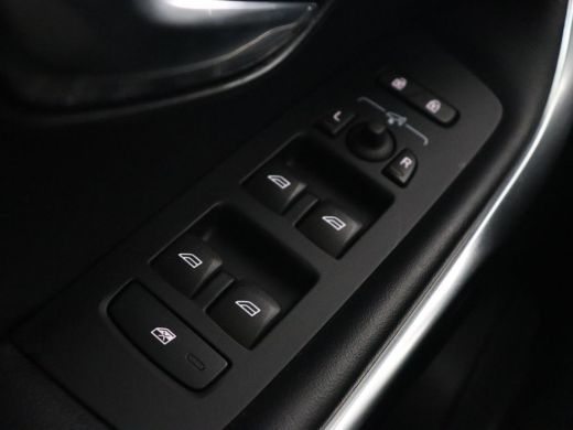 Volvo  V40 2.0 T4 Sport | Stoelverwarming | Camera | Leder/Alcantara | Park Assist | Full LED | Navigatie | ... ActivLease financial lease